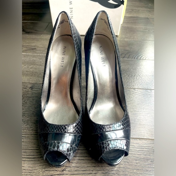 NINE WEST, SNAKE SKIN, PEEP TOE BLACK HEELS - Picture 1 of 7